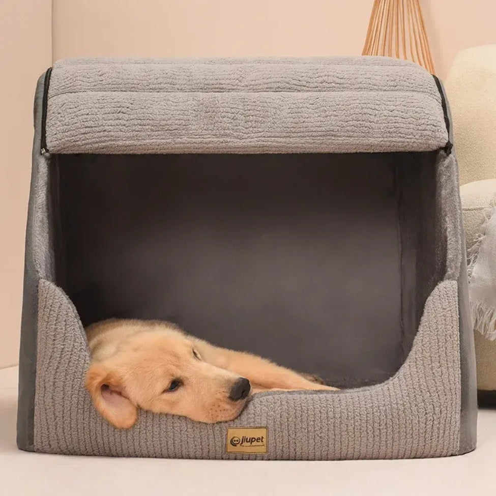Chien la tête posée sur le bord de sa niche pour chien XXL