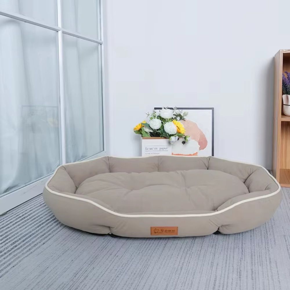 Panier Ă chien beige en imitation daim, accueil doux