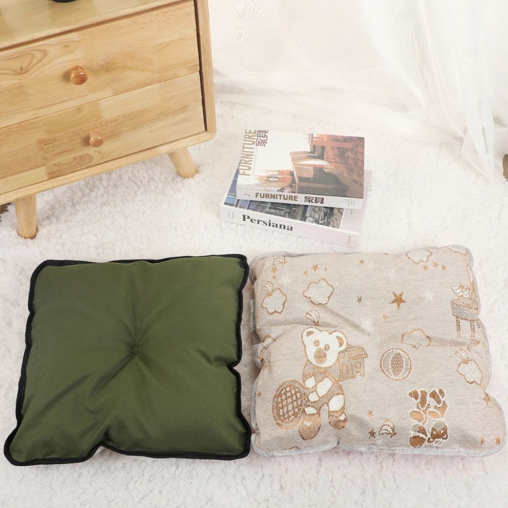 Niche pour petit chien équipée d'un coussin amovible et réversible