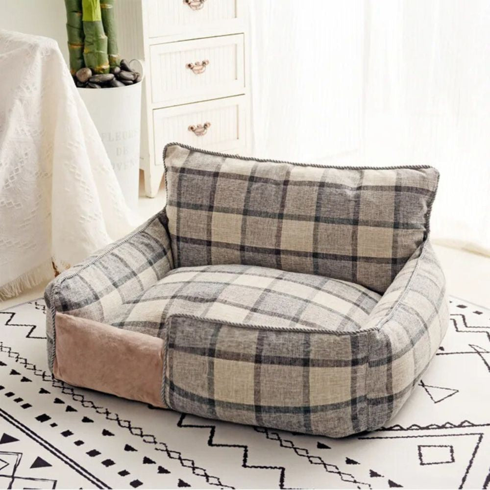 Fauteuil chien moelleux avec motif à carreaux gris