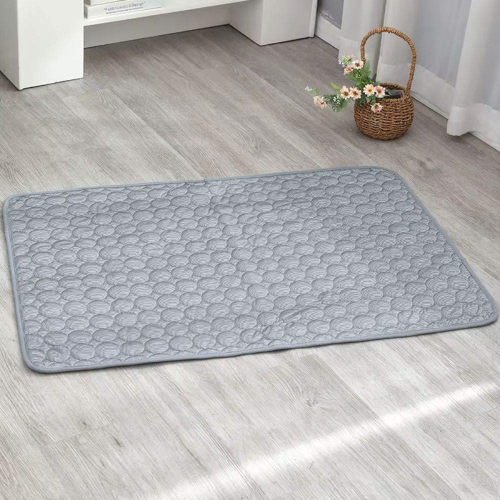 Tapis rafraichissant pour chien gris, Freshly, apportant confort et fraîcheur