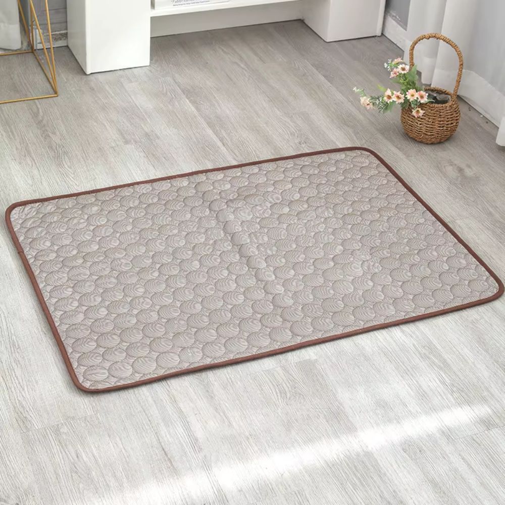 Tapis rafraichissant pour chien marron, idéal pour toutes races