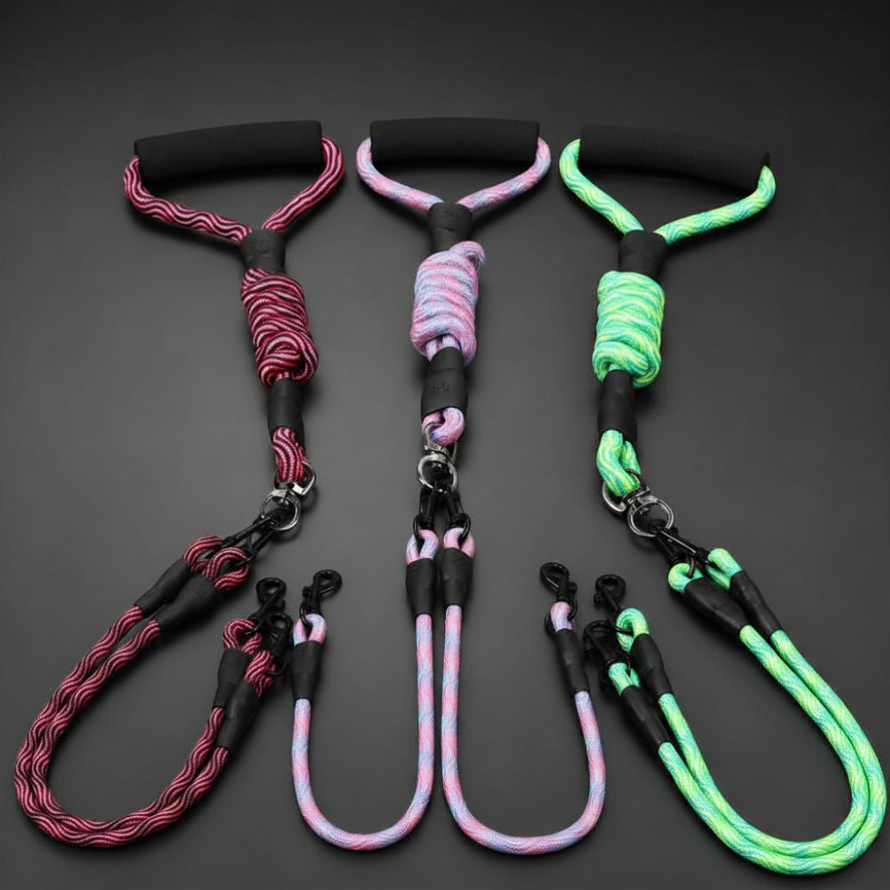 laisse 2 chiens disponible en trois couleurs rose, vert et rouge avec poignée ergonomique et design résistant