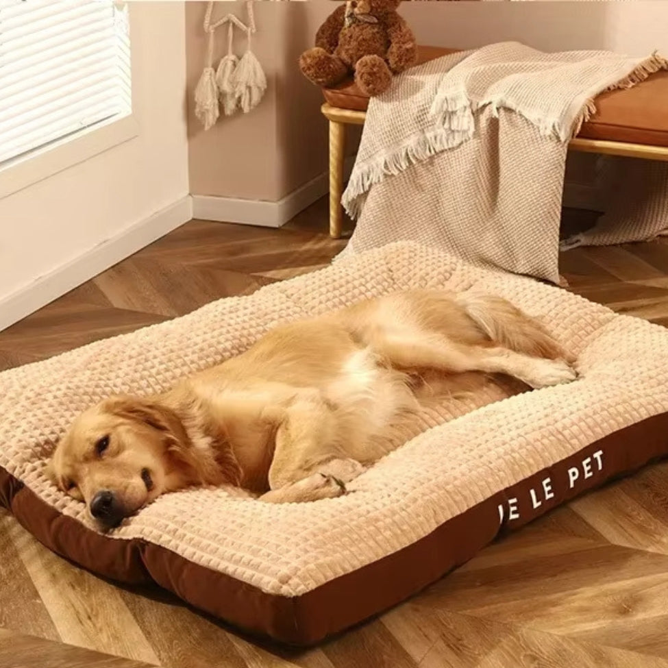 Coussin chien XXL marron, spécialement conçu pour les grands chiens comme le golden retriever