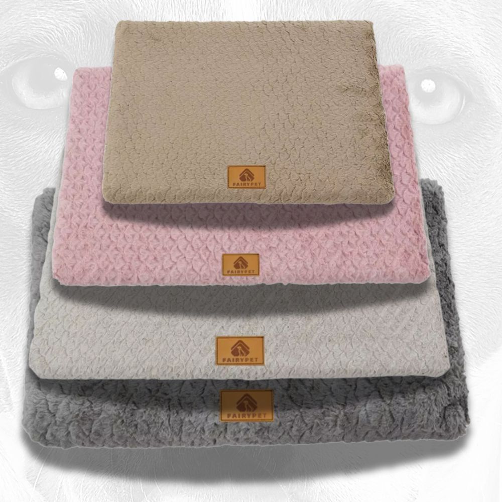 Tapis chien disponible en quatre couleurs variées
