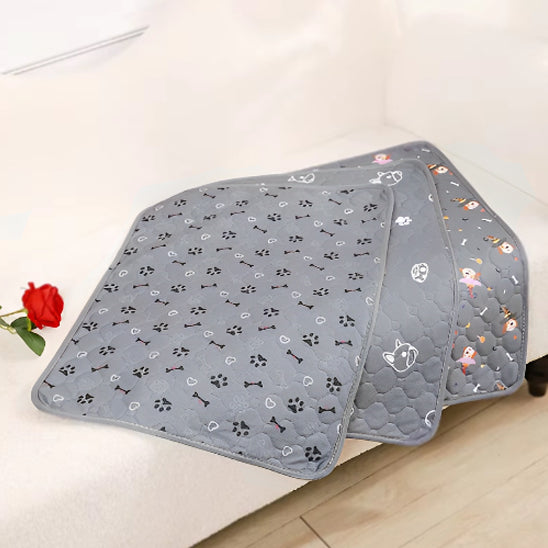 Tapis pour chien disponible en trois motifs originaux