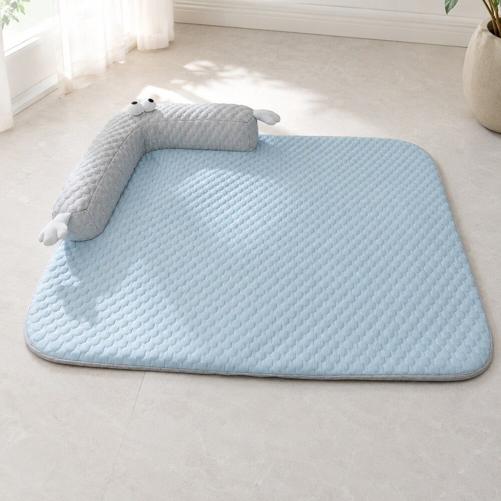 Tapis rafraichissant chien bleu présenté seul dans un décor clair