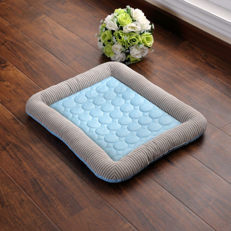 Tapis rafraichissant chien bleu, parfait pour les journées chaudes