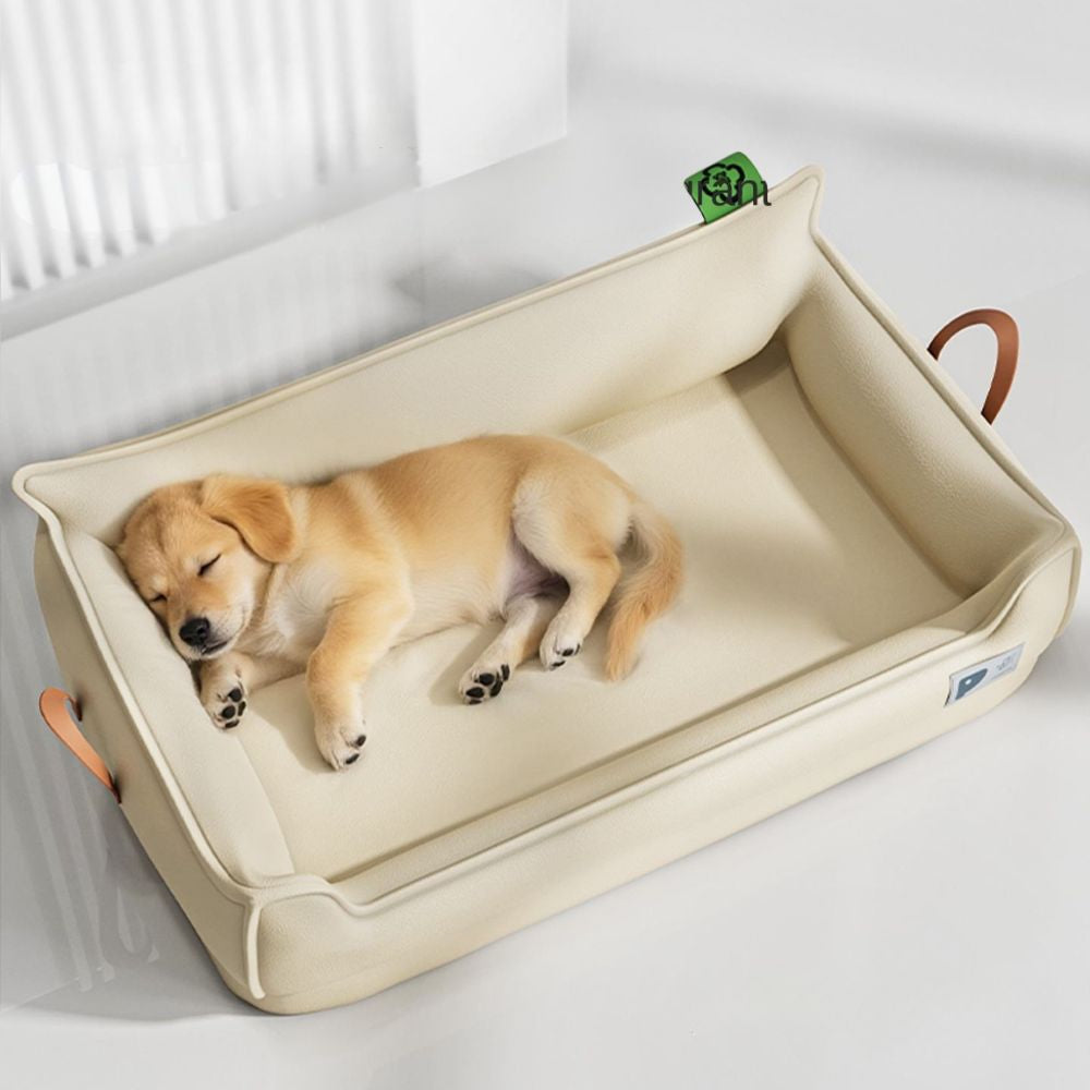 Canapé pour chien apaisant avec petit chiot endormi, vue en perspective