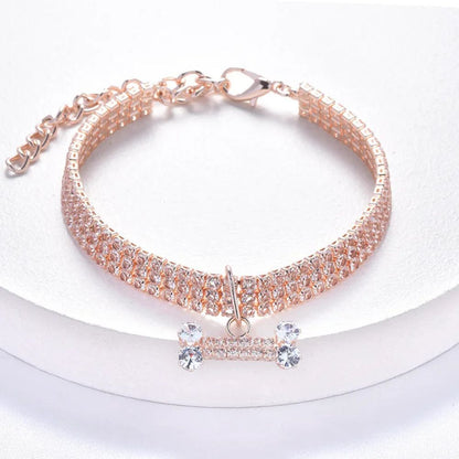 Collier chiot décoratif avec strass et pendentif, coloris or rose lumineux