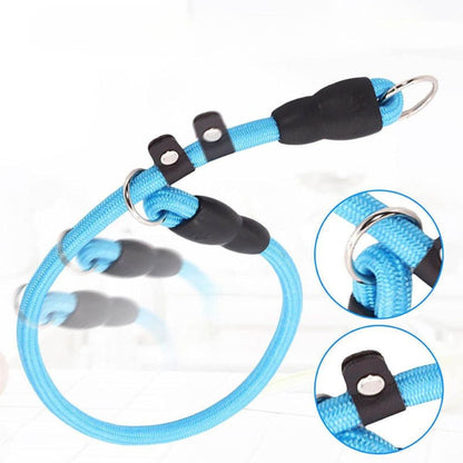 Détails du collier en corde pour chien réglable grâce aux anneaux métalliques