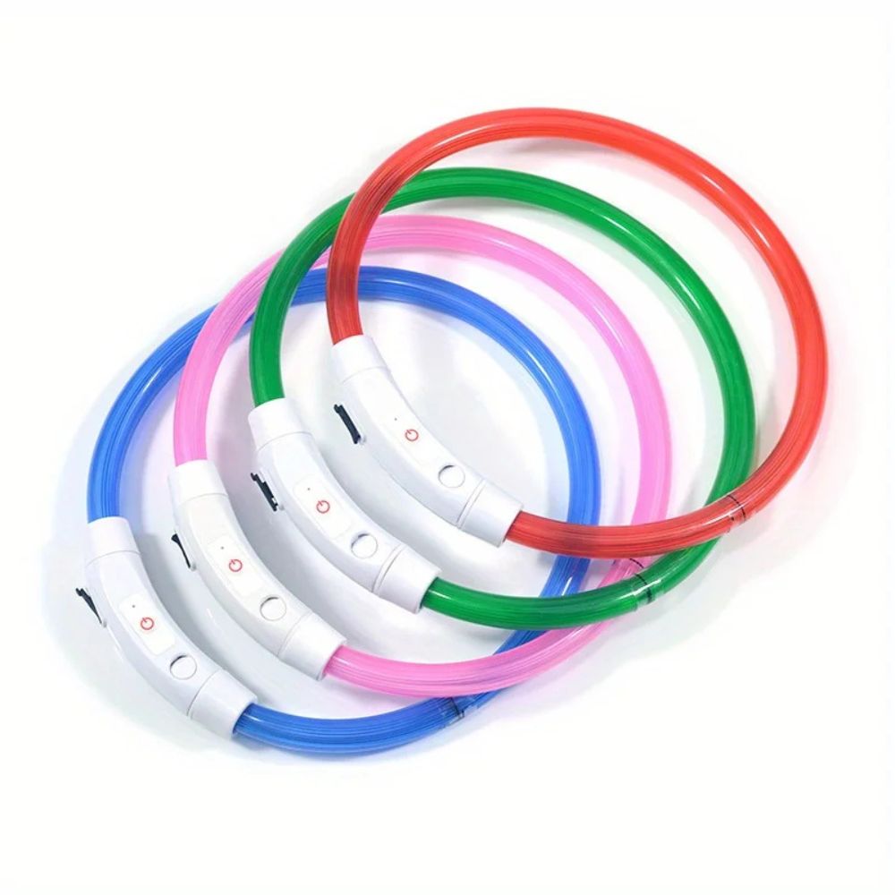 Collier lumineux pour chien disponible en quatre couleurs : rouge, vert, rose et bleu
