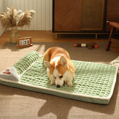 Corgi joue et mordille son lit pour chien Moussemat, housse résistante et lavable