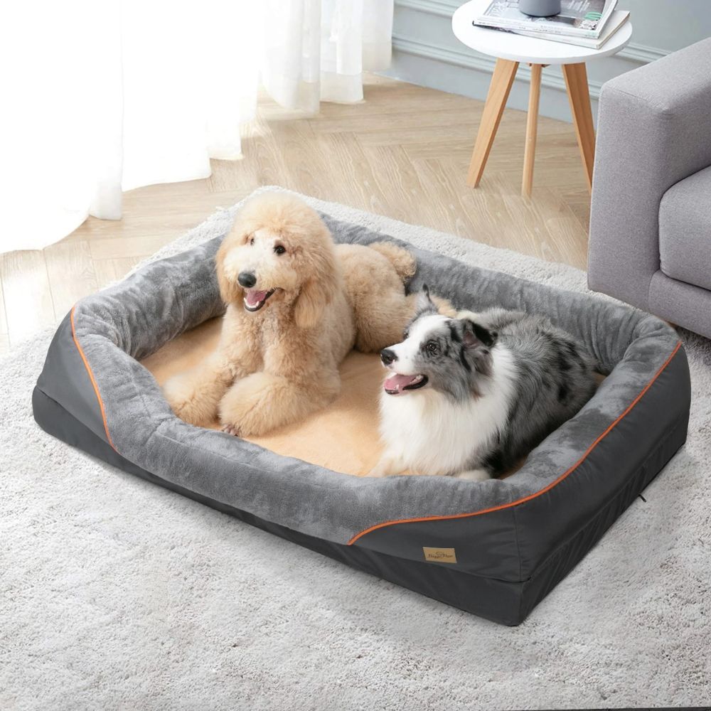 Couchage chien spacieux accueillant deux chiens allongés confortablement