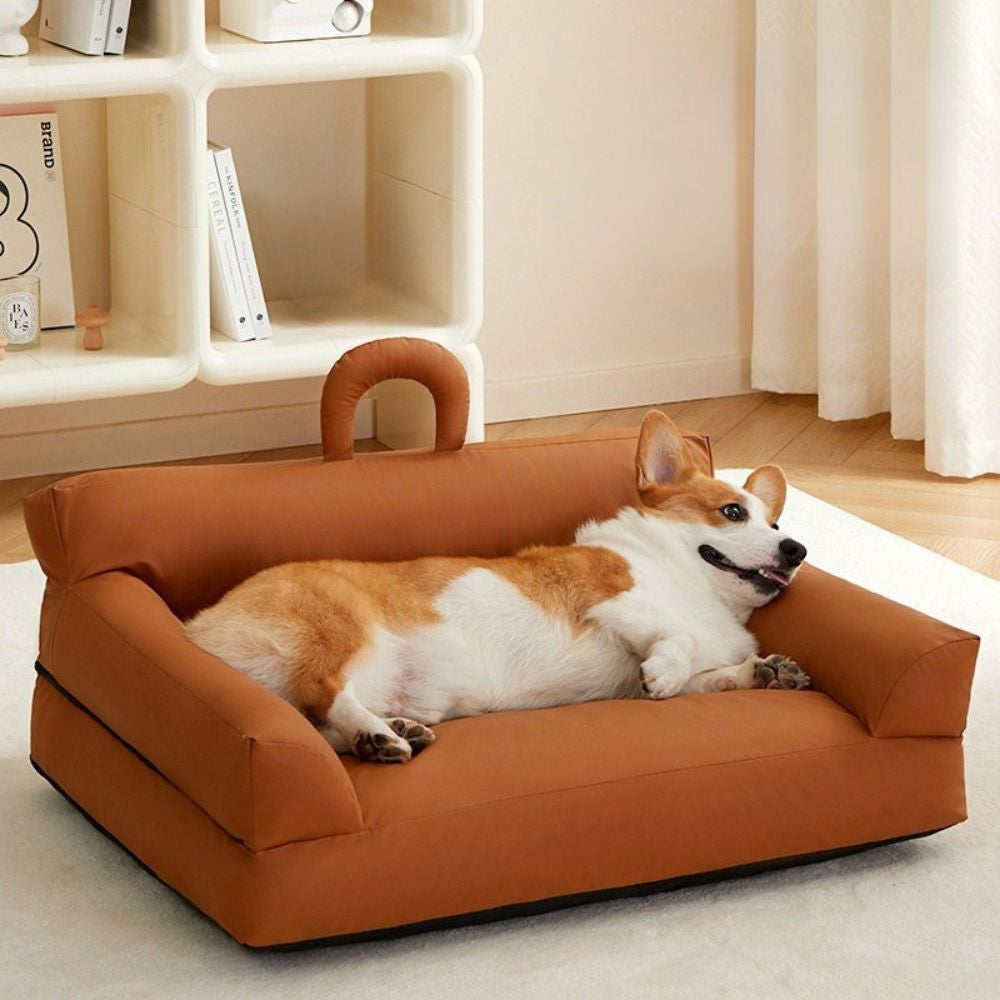 Shiba détendu sur un fauteuil pour chien en tissu avec rembourrage généreux