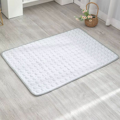 Freshly, tapis rafraichissant pour chien couleur argent, design moderne et pratique
