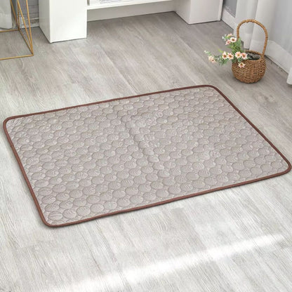 Tapis rafraichissant pour chien marron, idéal pour toutes races