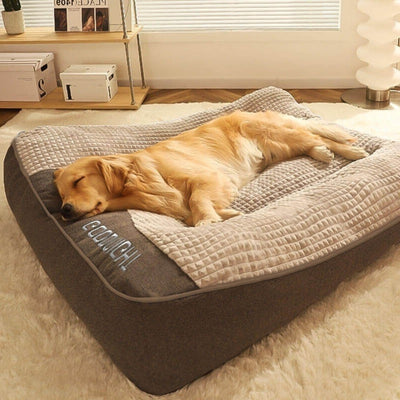Golden retriever dort calmement sur son lit chien moelleux, soutien du cou