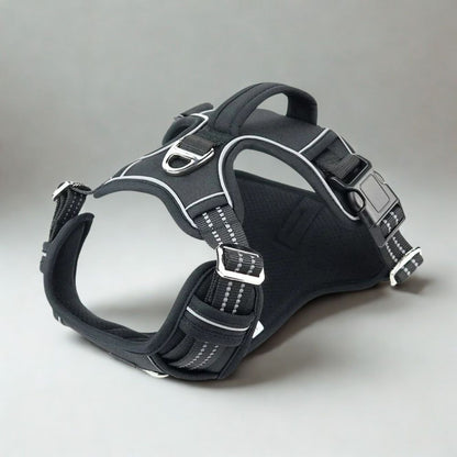 Harnais anti traction chien noir avec clips sécurisés et double attache pour un contrôle optimal