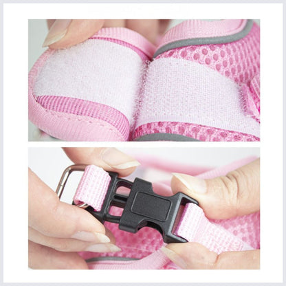 détail harnais pour petit chien rose avec bande de velcro et système de fermeture solide et facile à clipser