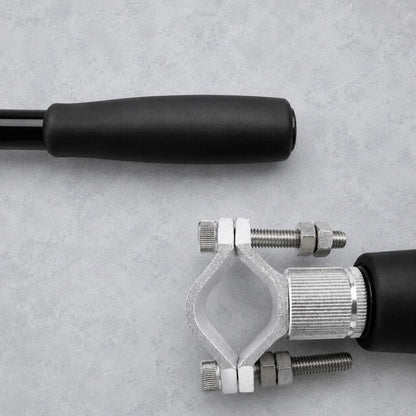 détail de la laisse pour velo chien avec système de fixation métallique 