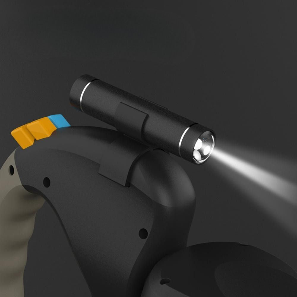 détail de la lampe LED intégrée sur une laisse chien double avec éclairage activé