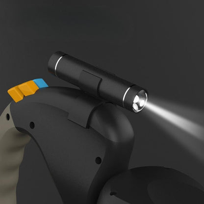 détail de la lampe LED intégrée sur une laisse chien double avec éclairage activé