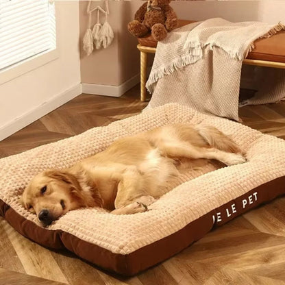 Coussin chien XXL marron, spécialement conçu pour les grands chiens comme le golden retriever