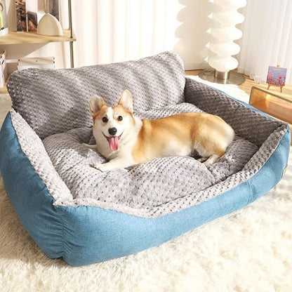 Toutou confortablement installé dans un panier grand chien chaud, idéal pour l’hiver et les longues siestes