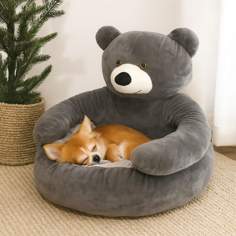 Petit chihuahua dort paisiblement dans un panier pour chien gris et apaisant