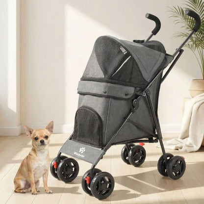 Poussette pour chien robuste dans un salon avec un petit chihuahua à proximité
