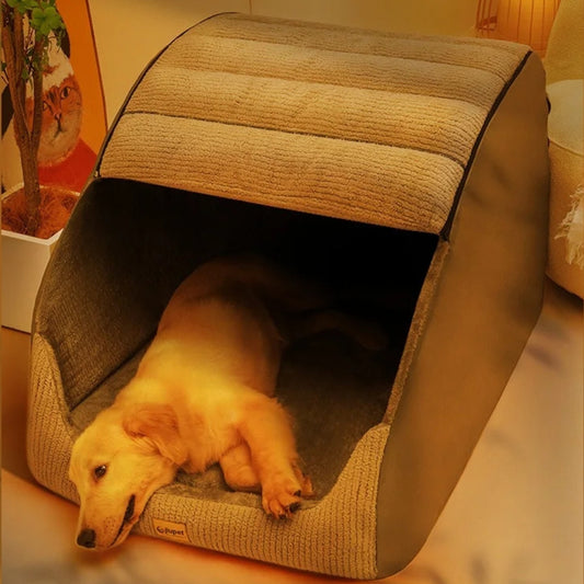 repos-soir-jeune-golden-dans-niche-pour-chien-xxl