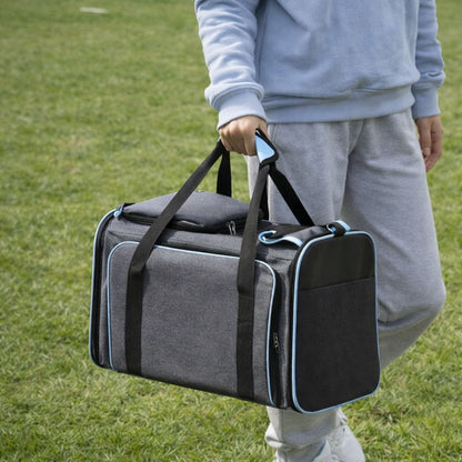 personne portant un sac de transport pour chien robuste avec poignée confortable