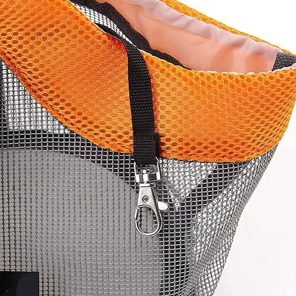 Détail d'un sac pour chien en maille respirante avec attache de sécurité