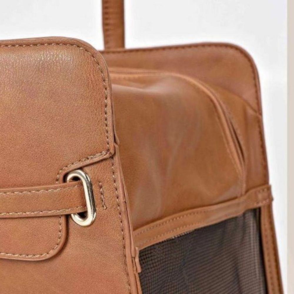 détail sac transport chien avion cuir pu avec panneau respirant en maille