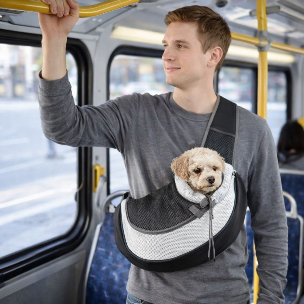 sac transport petit chien pratique pour les transports en commun avec chien installé confortablement