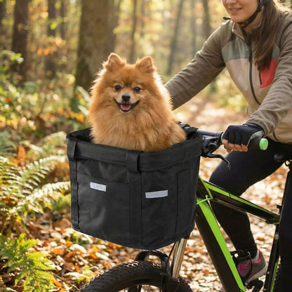 panier pour chien à vélo idéal pour transporter un spitz lors d’une balade en forêt