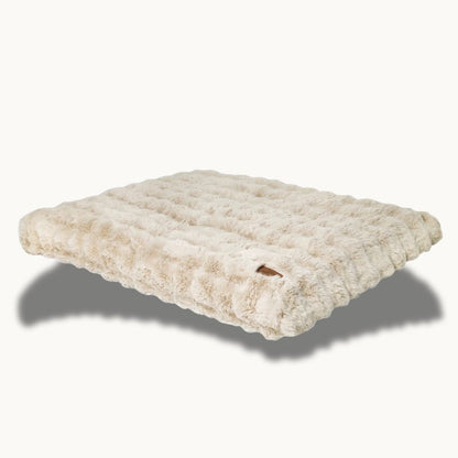 Tapis pour chien en version beige, présenté seul