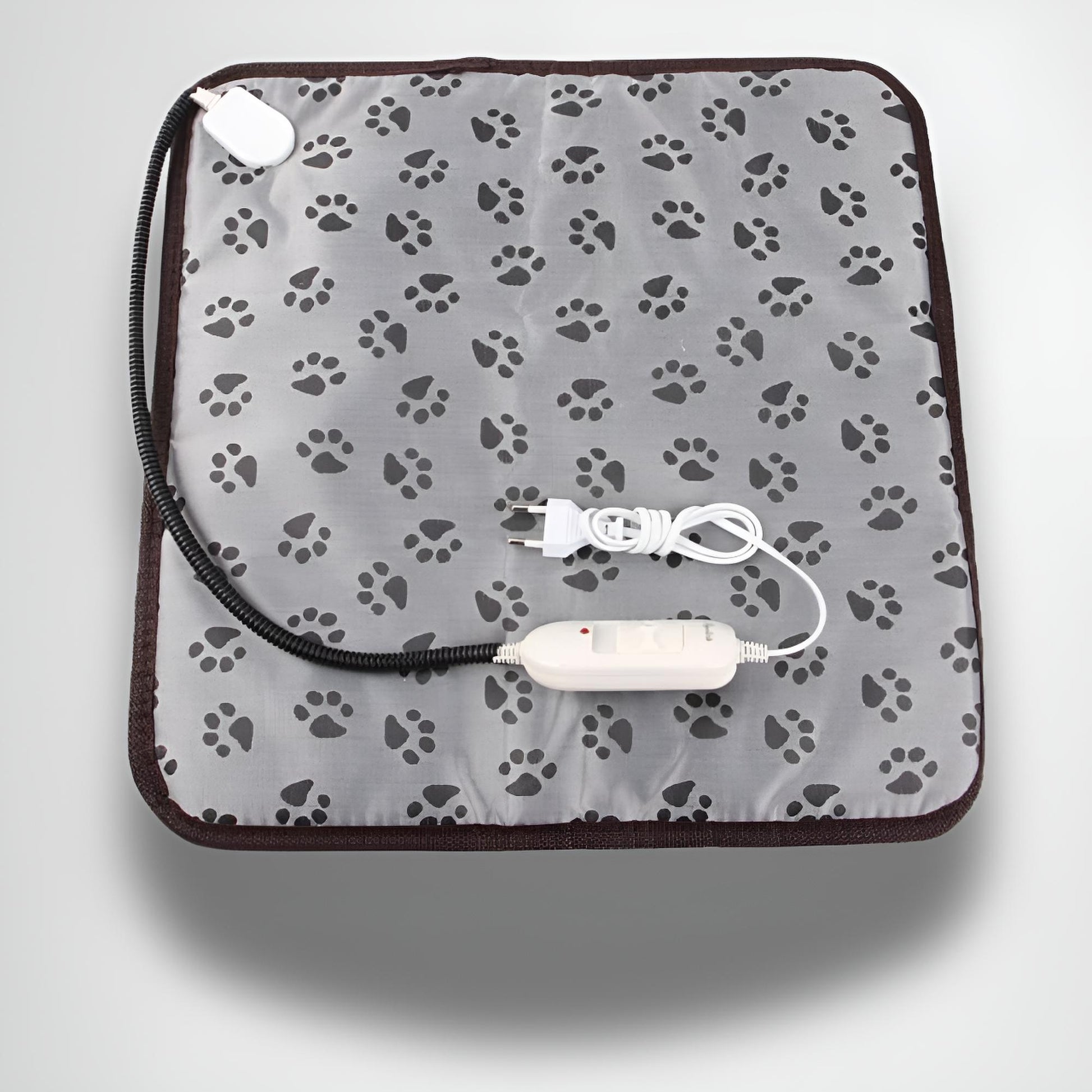 vue complète du tapis pour chien chauffant avec motif pattes et surface imperméable