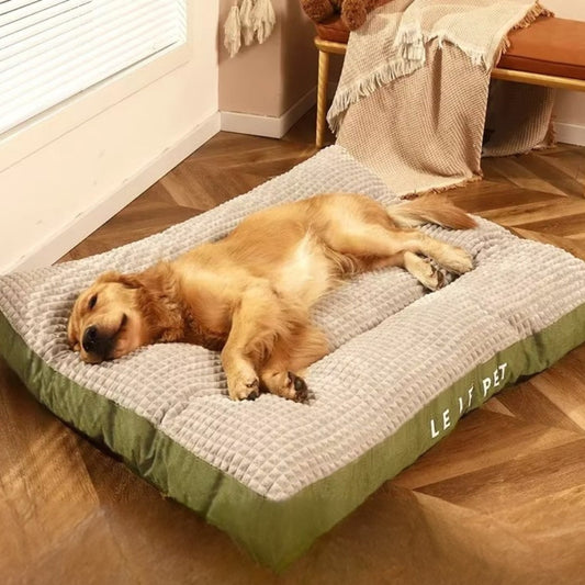 Coussin chien XXL vert moelleux et apaisant, idéal pour golden retriever